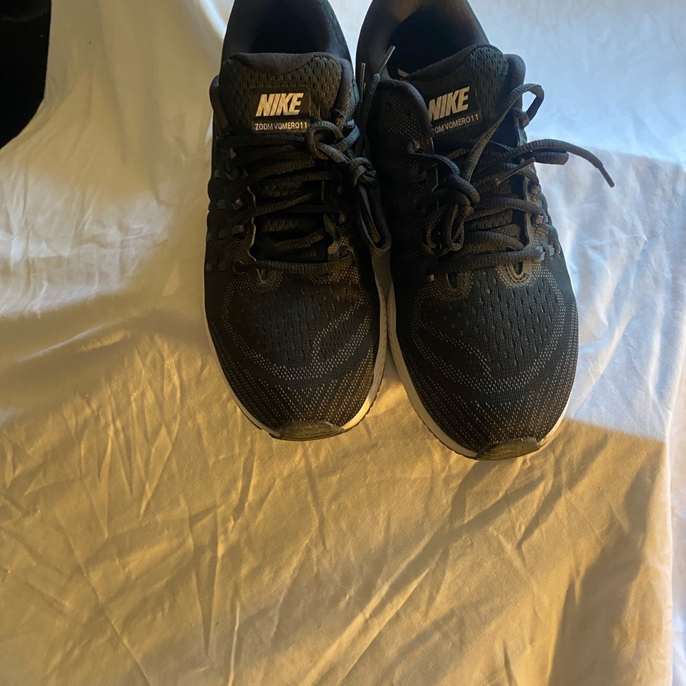 Nike women’s Black Zoom Vomero11 Size 10.5 excellent condition - Picture 3 of 8